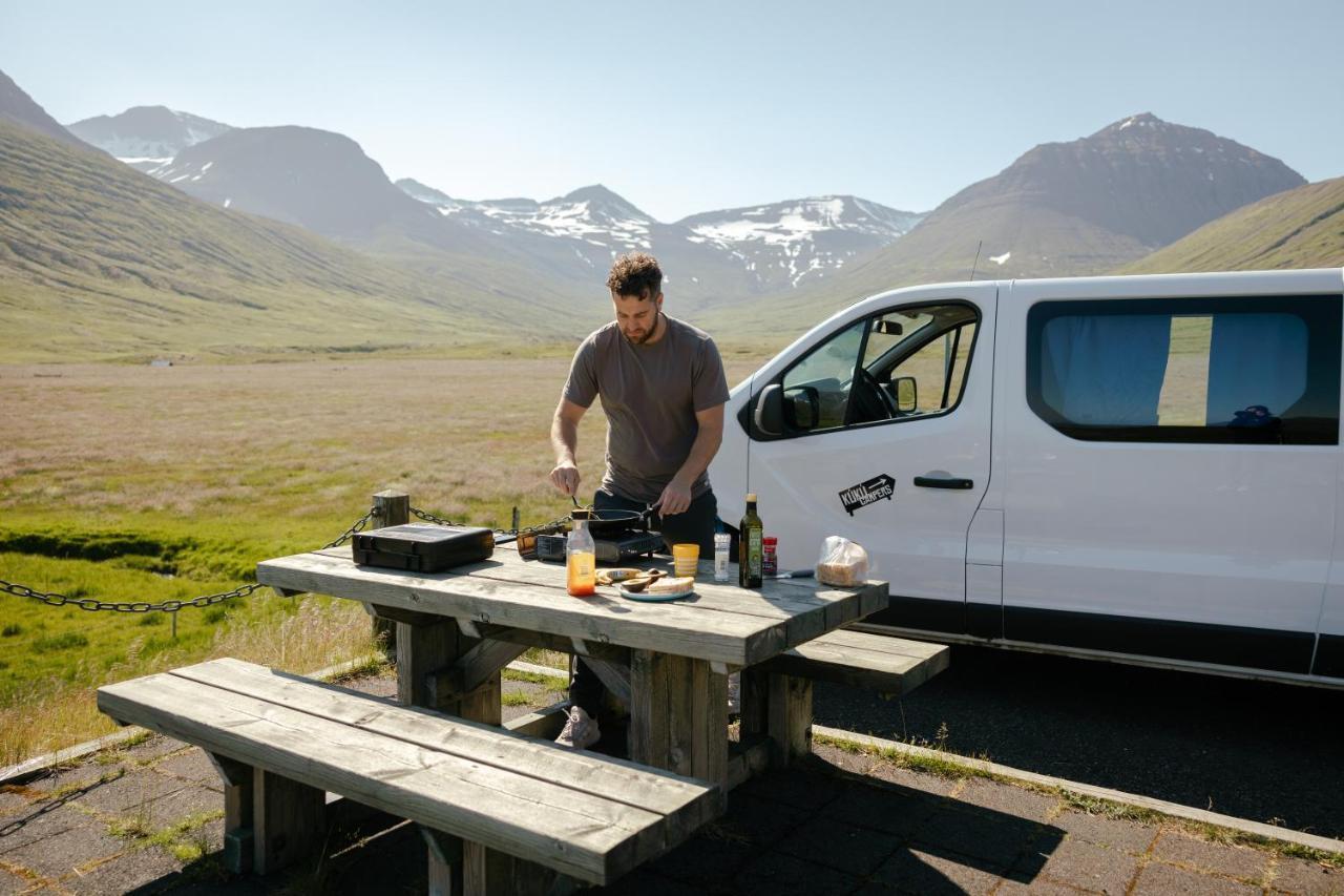 Kuku Campers - Campervans ケプラヴィーク エクステリア 写真