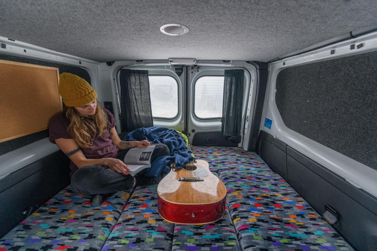 Kuku Campers - Campervans ケプラヴィーク エクステリア 写真