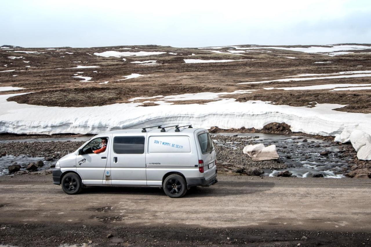 Kuku Campers - Campervans ケプラヴィーク エクステリア 写真